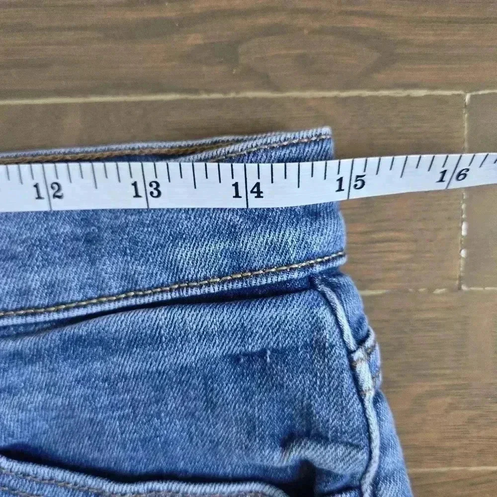 Gap medium low rise distressed rolled hem Jean shorts sz 26 - Picture 4 of 6